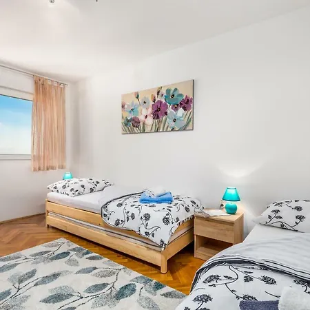 Apartament Ella *