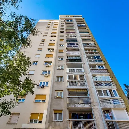 Ella Apartmán
